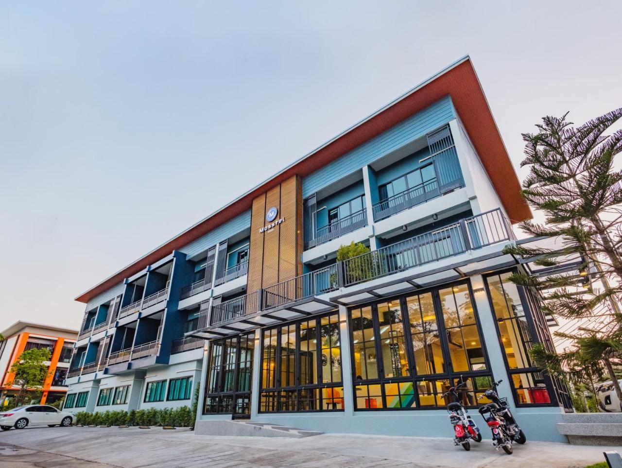 Mosstel Hotel Phitsanulok Exterior foto